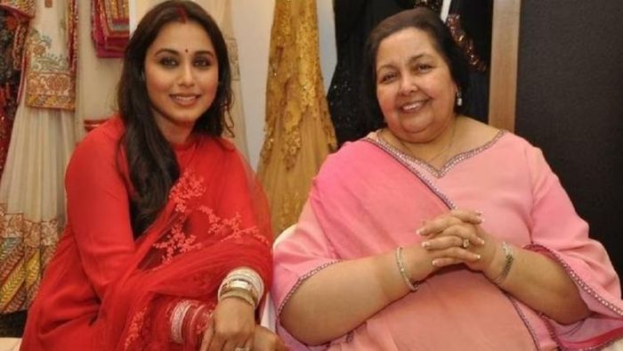 শাশুড়ি পামেলা চোপড়ার সঙ্গে রানি মুখোপাধ্যায়