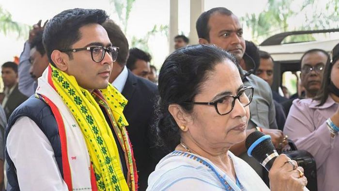 অভিষেকের রাজ্য সফর শুরুর আগেই মমতা গড়লেন নির্বাচন কমিটি