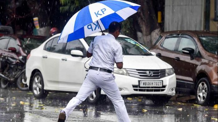 আজকেও কলকাতায় হালকা থেকে মাঝারি বৃষ্টি হতে পারে