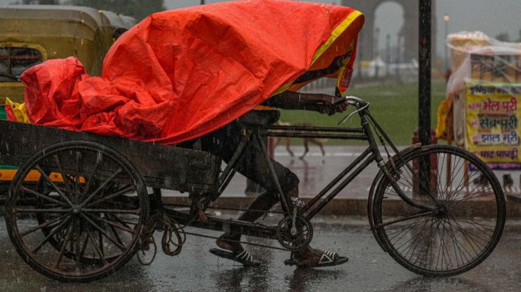 ঝড়বৃষ্টির পূর্বাভাস, ৫ ডিগ্রি পর্যন্ত কমবে তাপমাত্রা, কবে থেকে?    