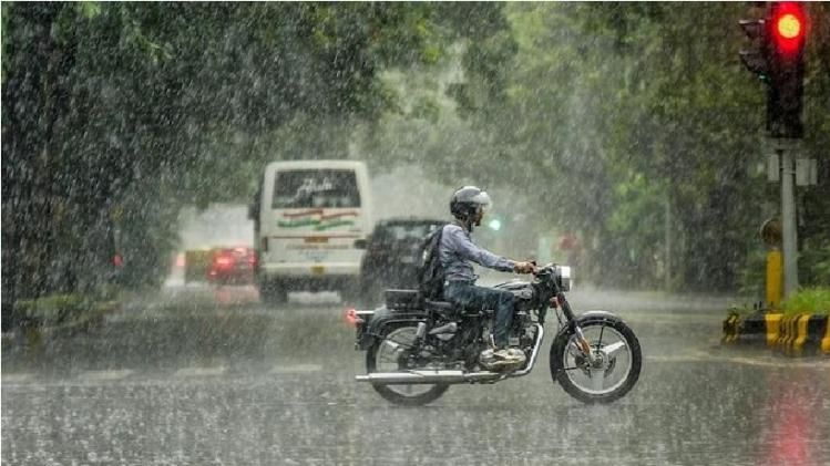 কয়েক ঘণ্টায় বজ্রবিদ্যুৎ সহ ঝড়-বৃষ্টি, কোন কোন জেলায়? পূর্বাভাস