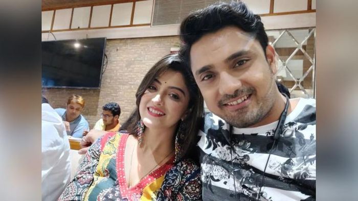 শ্বেতা-রুবেলের রোম্যান্স এবার পুলের জলে