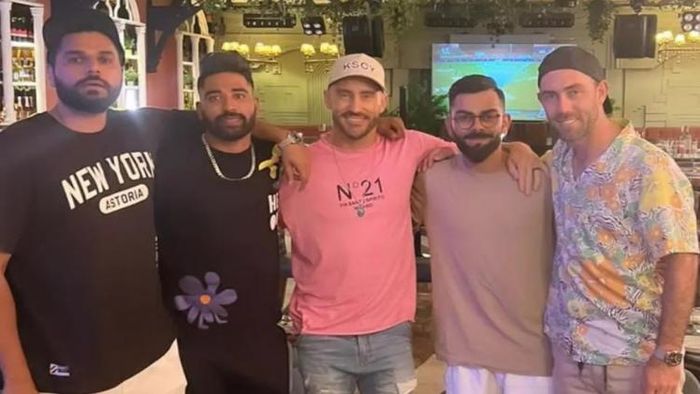 বিরাট কোহলির সঙ্গে বাকি তারকারা