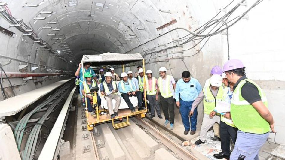 গঙ্গার নীচে মেট্রোর কাঁটা বউবাজার, চালু কবে? গঙ্গার নীচে মেট্রোর কাঁটা বউবাজার, চালু কবে?