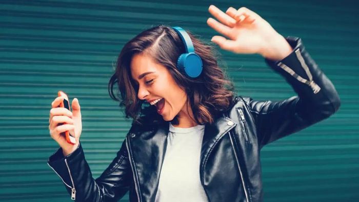 একই গান বারবার কেন গুনগুন করি আমরা?