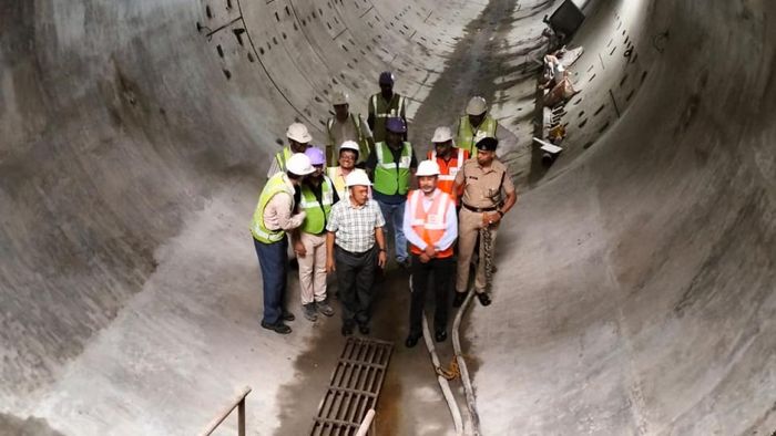 মেট্রো রেলের জেনারেল ম্যানেজার পি উদয় কুমার রেড্ডি বুধবার বউবাজার সাইটটি পরিদর্শন করেন