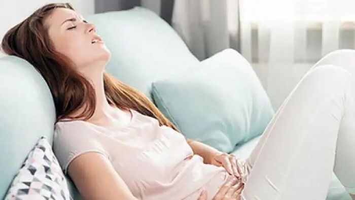 প্রতি মাসে প্রিমেনস্ট্রুয়াল সিনড্রোমে এই লক্ষণগুলি দেখা দিচ্ছে? কখন ডাক্তারের কাছে যাবেন, জেনে নিন