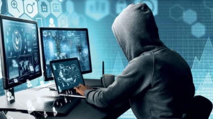 সাইবার অপরাধীরা প্রতারণার জন্য নানা পন্থা অবলম্বন করছে। একটু অসতর্ক হলেই এক মিসড কলেই ব্যাঙ্ক অ্যাকাউন্ট ফাঁকা হয়ে যেতে পারে!