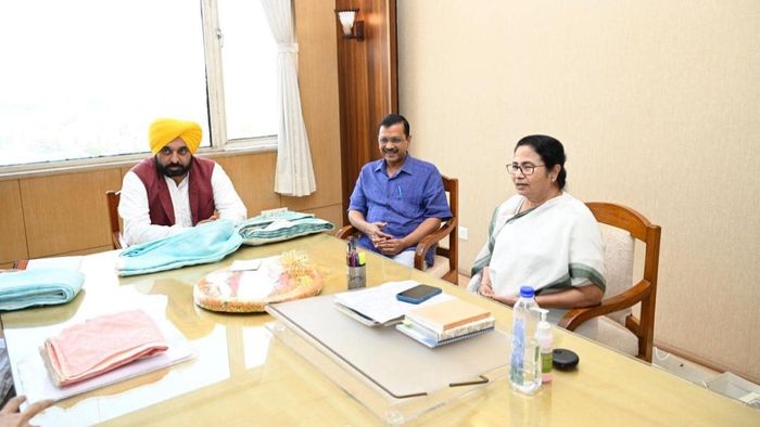 নবান্নে অরবিন্দ কেজরিওয়াল, ভগবন্ত মান ও মমতা বন্দ্যোপাধ্যায়ের সৌজন্য বৈঠক