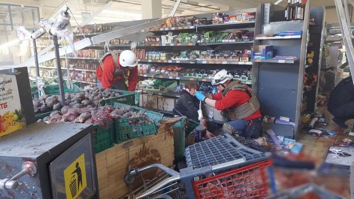 ইউক্রেনের সুপারমার্কেটে হামলা