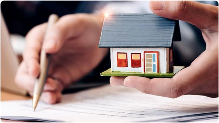 বিনিয়োগ বিশেষজ্ঞদের মতে, Home Loan নিয়ে বাড়ি কেনার চেয়ে ভাড়া বাড়িতে থেকে সঞ্চয় বা পুঁজি বাড়িয়ে ভবিষ্যত সুরক্ষিত করাটাই বুদ্ধিমানের কাজ।