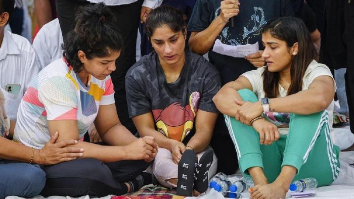 যন্তর মন্তরে চলছে আন্দোলন