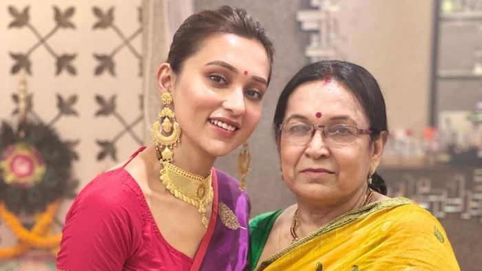 মিমির সঙ্গে মা ছবি সৌজন্যে: ইনস্টাগ্রাম