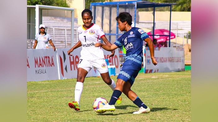 ২-১ গোলে পরাজয় লাল হলুদের প্রমীলা বাহিনীর