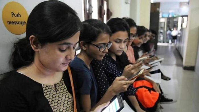 মাধ্যমিক-উচ্চ মাধ্যমিকের পর এবার জয়েন্ট এন্ট্রান্স পরীক্ষার রেজাল্টের দিন-ক্ষণ টুইট করে জানিয়ে দিলেন রাজ্যের শিক্ষামন্ত্রী ব্রাত্য বসু।