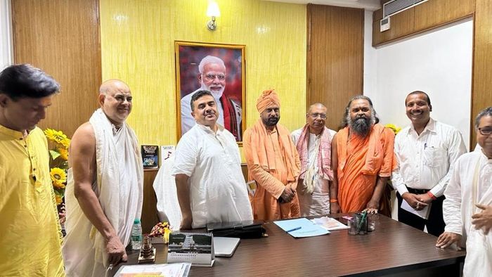 গীতাপাঠ নিয়ে বৈঠকে শুভেন্দু অধিকারী।