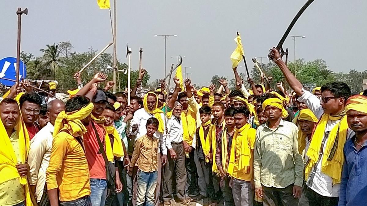 আদিবাসী সেঙ্গেল অভিযানের ডাকে বাংলা বনধ, বন্ধ বেসরকারি বাস