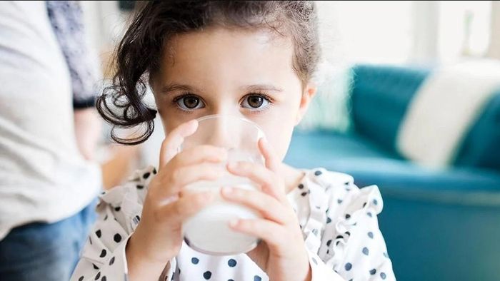 শিশুদের দুধে চিনি মেশানো কতটা স্বাস্থ্যকর