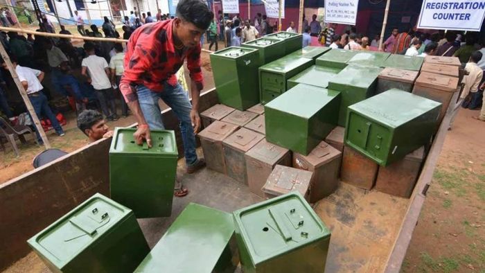 ব্যালট বক্স।