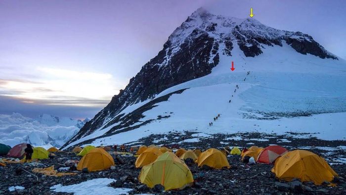 মাউন্ট এভারেস্টে ২০০০ বছরের বরফ গলল মাত্র ৩০ বছরে!