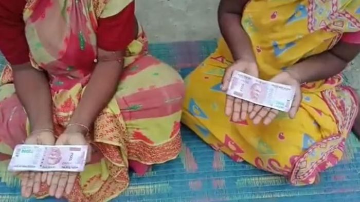 ওড়িশা ট্রেন দুর্ঘটনায় ক্ষতিগ্রস্ত পরিবারকে সাহায্যে ২ হাজারের নোট