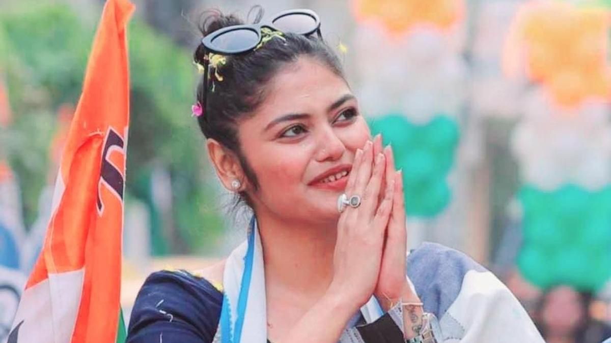 সায়নী ঘোষ