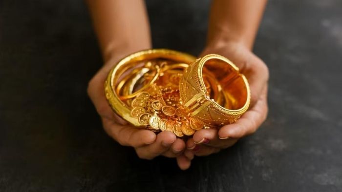 আজও প্রায় ৫০০ টাকা সস্তা হল সোনা, ১২০০ টাকারও বেশি কমল রুপোর দর!