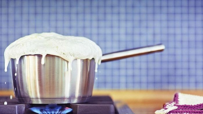 দুধ উথলে পড়ার ইঙ্গিত (ছবি: ফেসবুক)