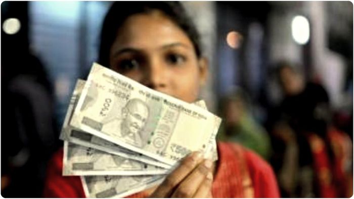 কেন্দ্রের বিশেষ সেভিংস স্কিম বেসরকারি ব্যাঙ্কেও, মহিলারা পাবেন ৭.৫% সুদ!