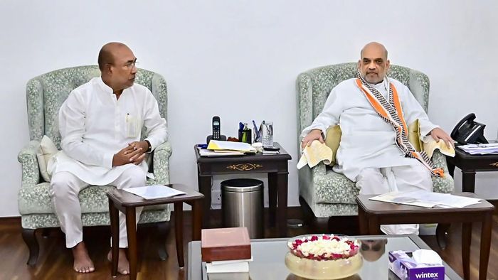 মণিপুরের মুখ্যমন্ত্রী এন বীরেন সিং অমিত শাহকে পরিস্থিতি সম্পর্কে জানিয়েছেন