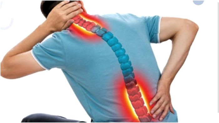 ঘাড়ে-পিঠে ব্যথা, স্পন্ডিলাইটিস নয় তো? জানুন এর উপসর্গ আর চিকিৎসা!