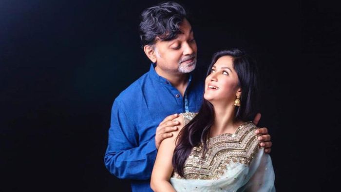 সৃজিত মুখোপাধ্যায় ও রাফিয়াথ রশিদ মিথিলা (ছবি: ফেসবুক)