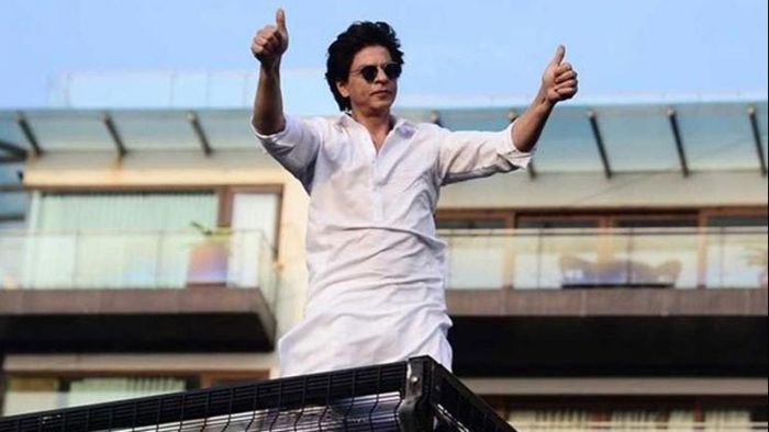 রবিবার হঠাৎই মন্নতে দেখা দিলেন শাহরুখ খান ছবি সৌজন্যে: ইনস্টাগ্রাম