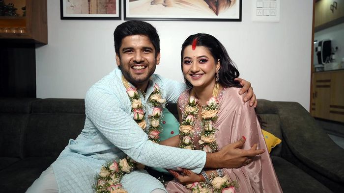 অভিনেতা উদয় প্রতাপ সিং ও অনামিকা চক্রবর্তী (ছবি: ফেসবুক)