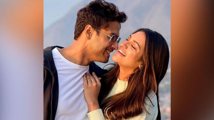 শোকাতুর নুসরত-যশ ছবি সৌজন্যে: ইনস্টাগ্রাম