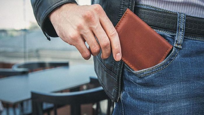 পার্সে এই একটা জিনিস রাখলেই ঘুচবে অর্থকষ্ট, কখনও টাকার অভাব হবে না।