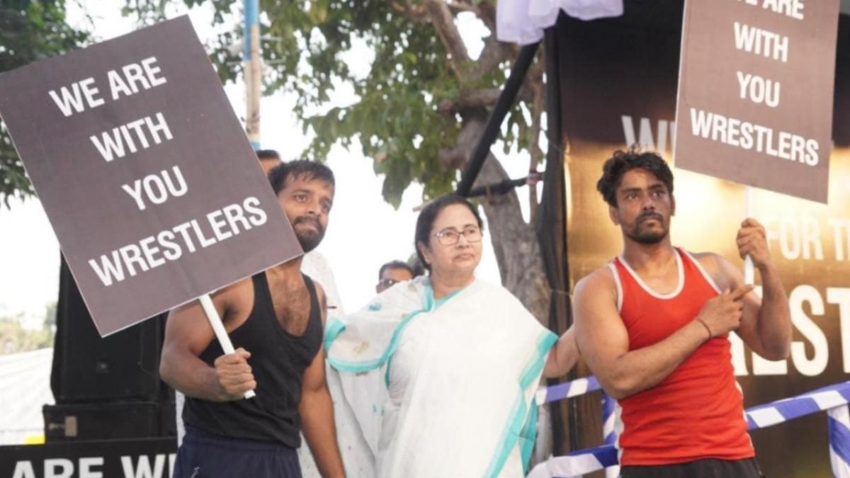 'নন্দলাল চুপ কেন?' ব্রিজভূষণের গ্রেফতারি চেয়ে মমতার নিশানায় কেন্দ্র