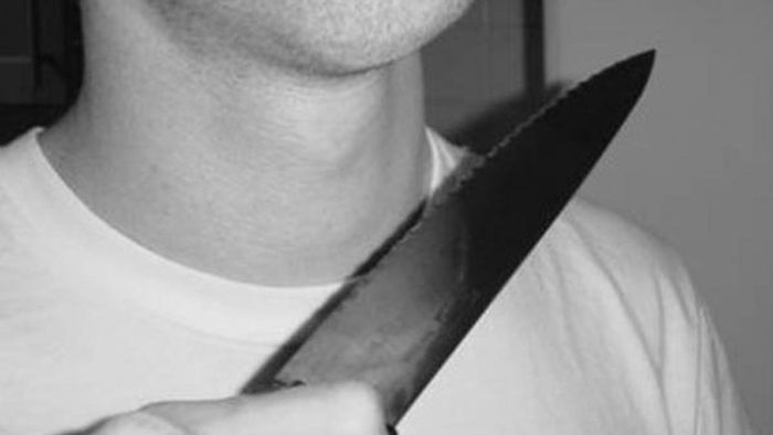 ভরা বাজারে দাঁড়িয়ে নিজের গলা কেটে ফেলল যুবক, আতঙ্ক জলপাইগুড়িতে