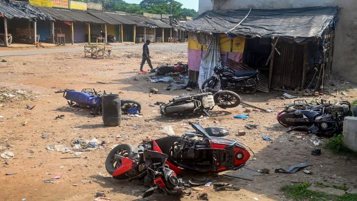 মনোনয়ন ঘিরে তপ্ত ক্যানিং, লাঠি, বাঁশ নিয়ে মারপিট-রাস্তা অবরোধ (ফাইল ছবি: পিটিআই)