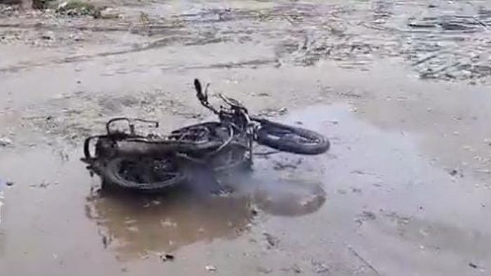 শীতলকুচিতে গুলি-বাইকে আগুন, পঞ্চায়েত-সন্ত্রাস চলছেই কোচবিহারে