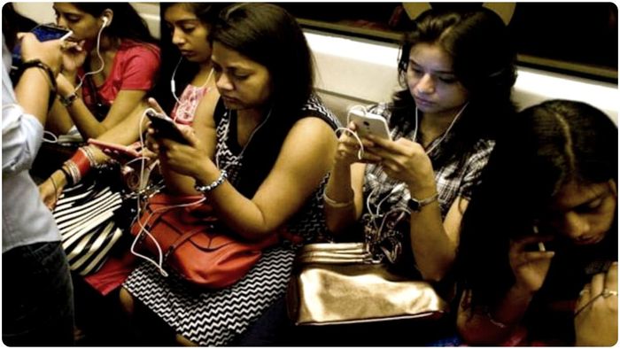 দিনে সর্বাধিক কতক্ষণ-কোন ভলিউমে হেডফোন ব্যবহার করা উচিত? জেনে নিন।