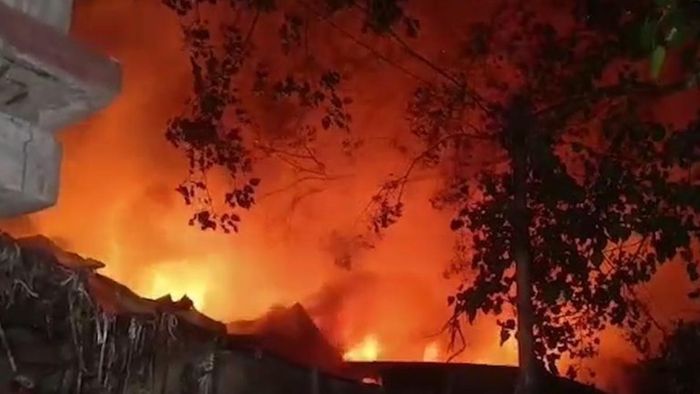 মঙ্গলাহাটে বিধ্বংসী আগুন