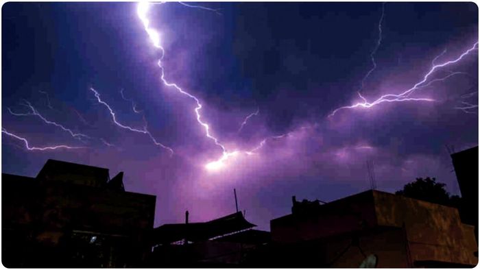 সরকারি পরিসংখ্যান বলছে, ভারতে বজ্রাপাতে প্রতি বছর যত জনের মৃত্যু হয় তার ৯৬ শতাংশ মৃত্যুই হয় দেশের গ্রামাঞ্চলে।