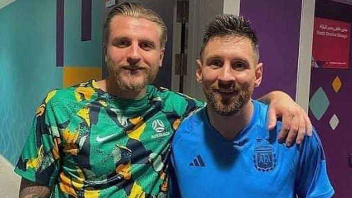 কামিন্সের সঙ্গে মেসি