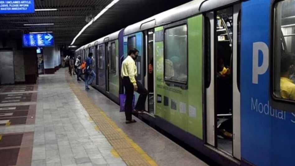 কলকাতা মেট্রো সার্ভিস রাতে ১ ঘণ্টা বাড়ানোর দাবি, চলছে অনলাইন পিটিশন কলকাতা মেট্রো সার্ভিস রাতে ১ ঘণ্টা বাড়ানোর দাবি, চলছে অনলাইন পিটিশন