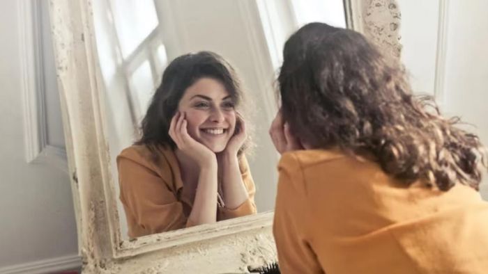 ঘরের ভুল জায়গায় আয়না রাখলে বাড়ে দেনা-দারিদ্র; জানুন সঠিক স্থান কোনটা