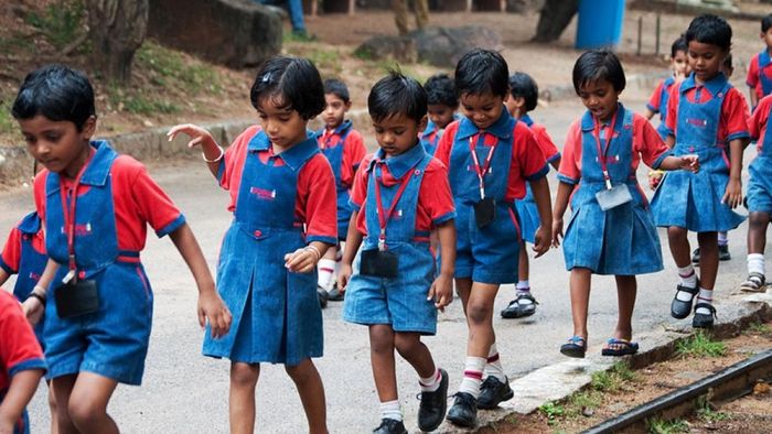 ভোরে স্কুল, সন্তানকে ঘুম থেকে তুলতে কালঘাম ছুটছে? রইল টিপস