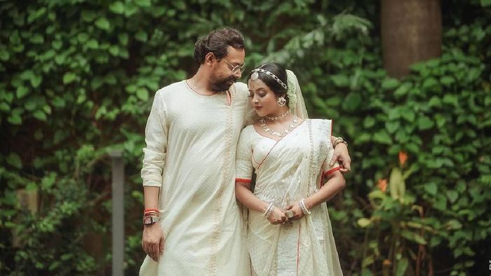 প্রথাগত বিয়ের রীতি ভাঙলেন শ্রুতি