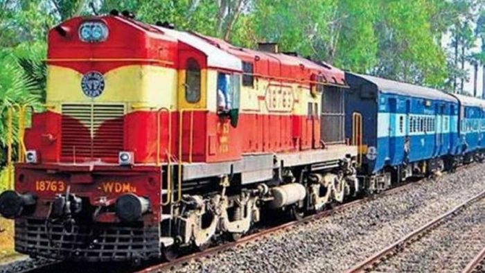 পাহাড়-ডুয়ার্সে যাওয়ার সমস্ত ট্রেনের টিকিট শেষ, পুজোয় ঘুরতে যাবেন কীভাবে?