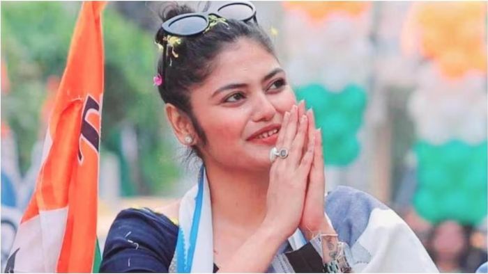 সায়নী ঘোষ